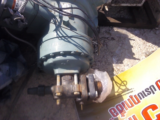 คอมเพรสเซอร์carlyle 06ER399300 (มีสองเครื่อง)