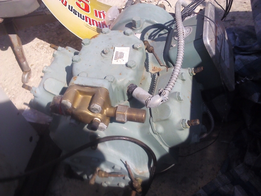 คอมเพรสเซอร์carlyle 06ER399300 (มีสองเครื่อง)