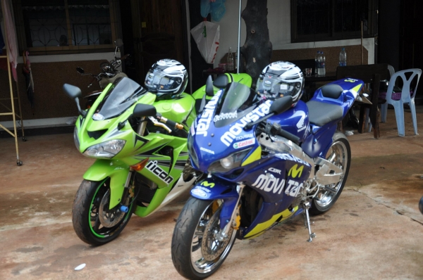 ขาย(ไม่รีบเท่าไหร่) CBR400 89 สภาพเยียม ทะเบบียน ตอง 5 สกลนคร (แท้ๆ) สนใจติดต่อ 0828424044