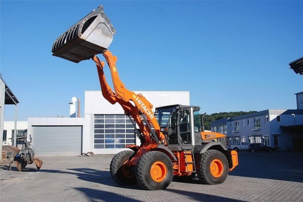 HITACHI  ZW 150