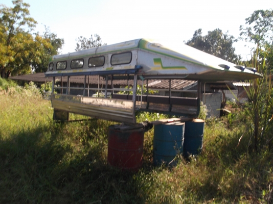 หลังคารถโดยสาร 4 ล้อกลาง