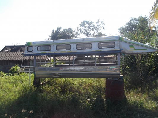 หลังคารถโดยสาร 4 ล้อกลาง หลังคารถโดยสาร 4 ล้อกลาง