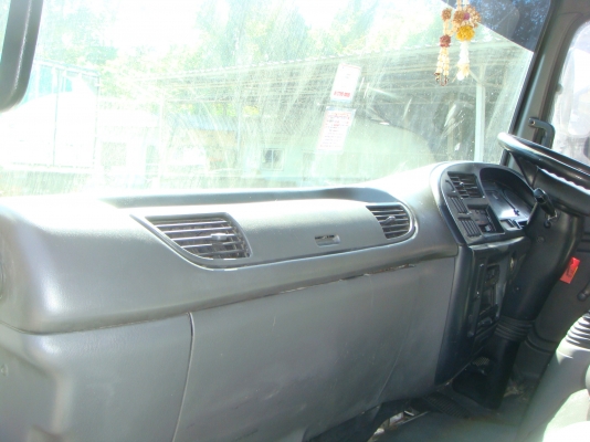 ISUZU-DAGA-FTR-200HP-6-ล้อตู้-10-บานไม่มี-เสากลาง