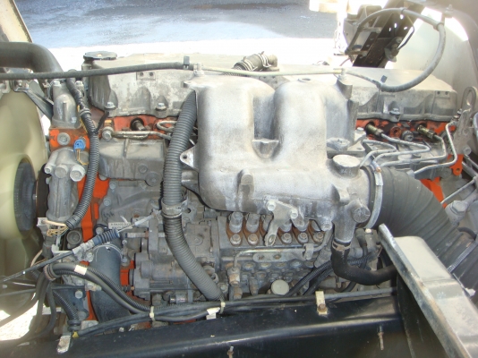 ISUZU-DAGA-FTR-200HP-6-ล้อตู้-10-บานไม่มี-เสากลาง