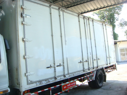 ISUZU-DAGA-FTR-200HP-6-ล้อตู้-10-บานไม่มี-เสากลาง