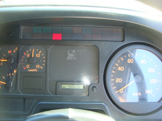 ISUZU-DAGA-FTR-200HP-6-ล้อตู้-10-บานไม่มี-เสากลาง