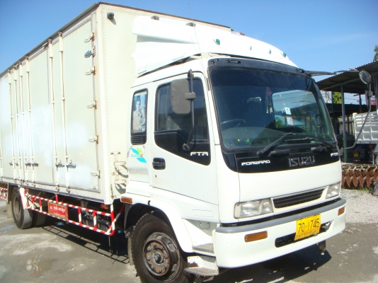 ISUZU-DAGA-FTR-200HP-6-ล้อตู้-10-บานไม่มี-เสากลาง