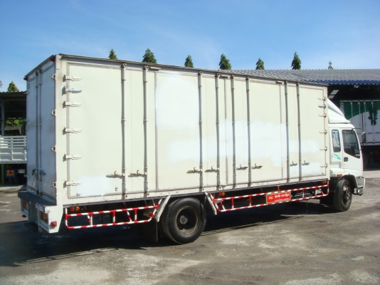 ISUZU-DAGA-FTR-200HP-6-ล้อตู้-10-บานไม่มี-เสากลาง