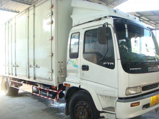ISUZU-DAGA-FTR-200HP-6-ล้อตู้-10-บานไม่มี-เสากลาง