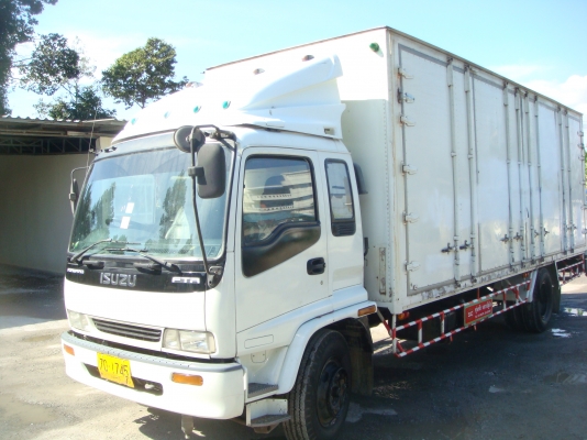 ISUZU-DAGA-FTR-200HP-6-ล้อตู้-10-บานไม่มี-เสากลาง