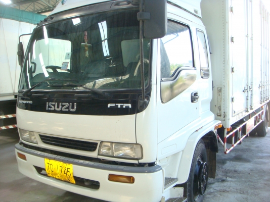 ISUZU-DAGA-FTR-200HP-6-ล้อตู้-10-บานไม่มี-เสากลาง