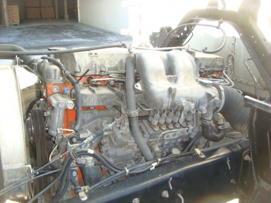 ISUZU-DAGA-FTR-200HP-6-ล้อตู้-10-บานไม่มี-เสากลาง