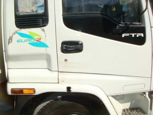 ISUZU-DAGA-FTR-200HP-6-ล้อตู้-10-บานไม่มี-เสากลาง