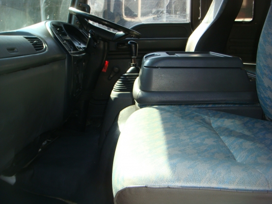 ISUZU-DAGA-FTR-200HP-6-ล้อตู้-10-บานไม่มี-เสากลาง