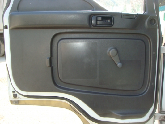 ISUZU-DAGA-FTR-200HP-6-ล้อตู้-10-บานไม่มี-เสากลาง