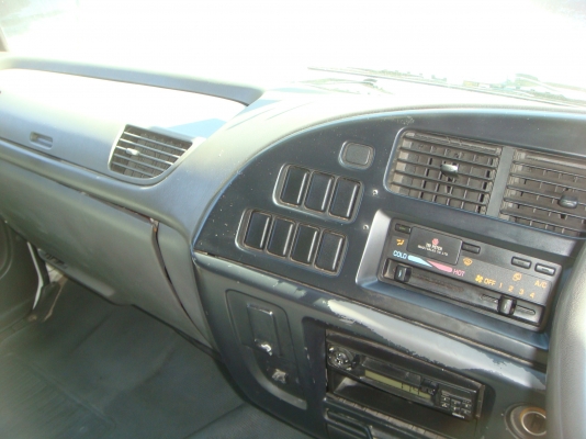 ISUZU-DAGA-FTR-200HP-6-ล้อตู้-10-บานไม่มี-เสากลาง