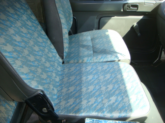 ISUZU-DAGA-FTR-200HP-6-ล้อตู้-10-บานไม่มี-เสากลาง