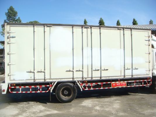 ISUZU-DAGA-FTR-200HP-6-ล้อตู้-10-บานไม่มี-เสากลาง