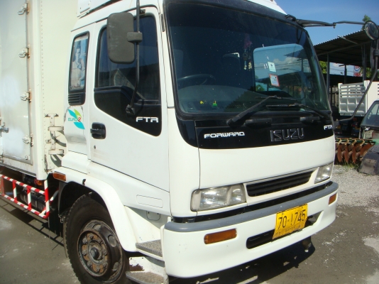 ISUZU-DAGA-FTR-200HP-6-ล้อตู้-10-บานไม่มี-เสากลาง