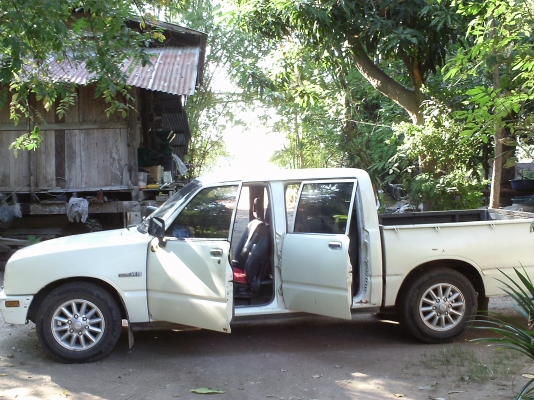 ขายด่วนรถกระบะ 4 ประตู Isuzu เคบี 2200 ประหยัดน้ำมัน