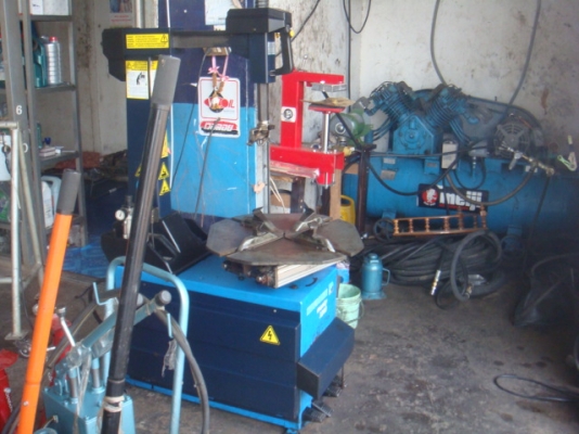 ขายเครื่องถอดยาง HOFMANN MONTY 3200และอุปกรณ์ร้านยาง