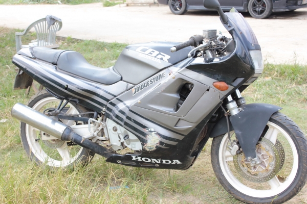 ขาย แลก Honda CBR400 1987 NC23 ทะเบียนราคาถูก 44000 ขาย แลก Honda CBR400 1987 NC23 ทะเบียนราคาถูก 44000