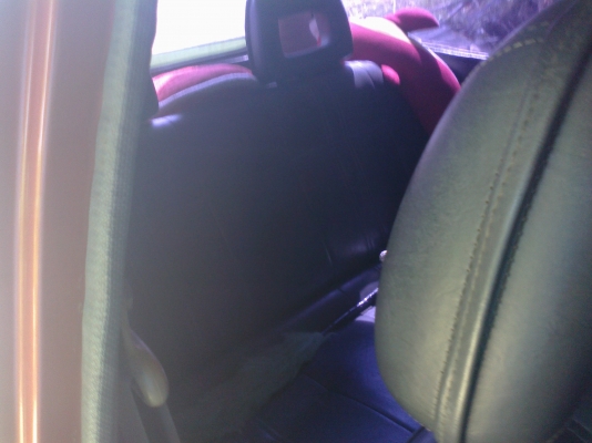 มิล่า รถสวยติดแก๊สแล้ว