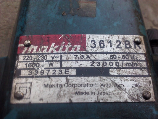 เครื่องเร้าเตอร์งานไม้ MAKITA ใช้สำหรับงานขึ้นรูปต่างๆ มีดอกเร้าเตอร์ให้ 1 ดอก(มีVDOทดสอบให้ฟังเสียง)