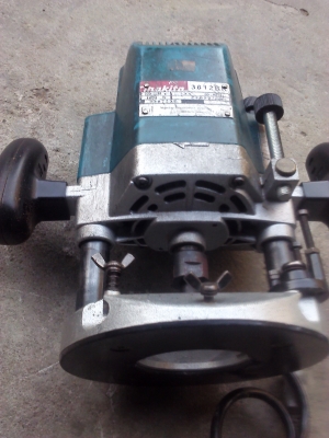 เครื่องเร้าเตอร์งานไม้ MAKITA ใช้สำหรับงานขึ้นรูปต่างๆ มีดอกเร้าเตอร์ให้ 1 ดอก(มีVDOทดสอบให้ฟังเสียง)