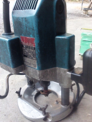 เครื่องเร้าเตอร์งานไม้ MAKITA ใช้สำหรับงานขึ้นรูปต่างๆ มีดอกเร้าเตอร์ให้ 1 ดอก(มีVDOทดสอบให้ฟังเสียง)