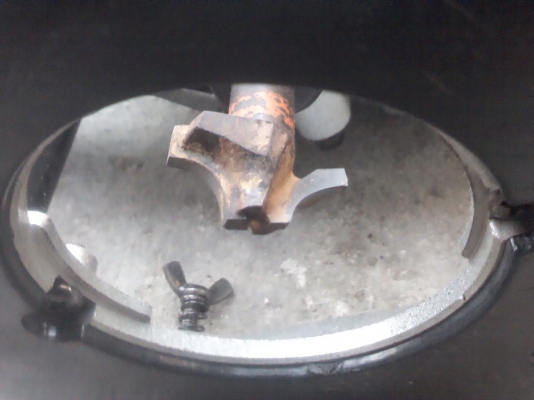 เครื่องเร้าเตอร์งานไม้ MAKITA ใช้สำหรับงานขึ้นรูปต่างๆ มีดอกเร้าเตอร์ให้ 1 ดอก(มีVDOทดสอบให้ฟังเสียง)