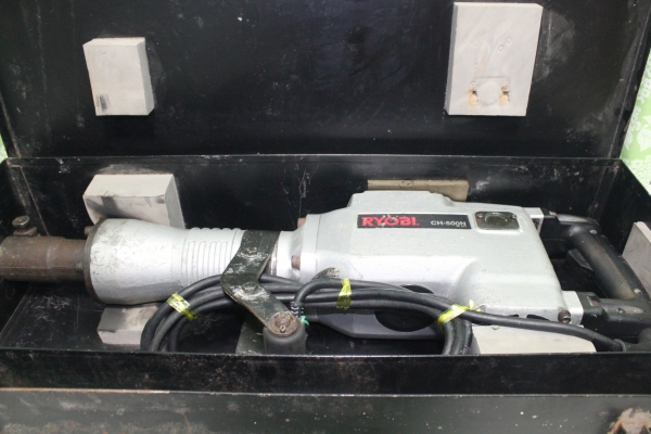เครื่องสกัดคอนกรีตไฟฟ้าRYOBI รุ่นCH500 รุ่นใหญ่สภาพดีมากๆครับ เครื่องสกัดคอนกรีตไฟฟ้าRYOBI รุ่นCH500 รุ่นใหญ่สภาพดีมากๆครับ