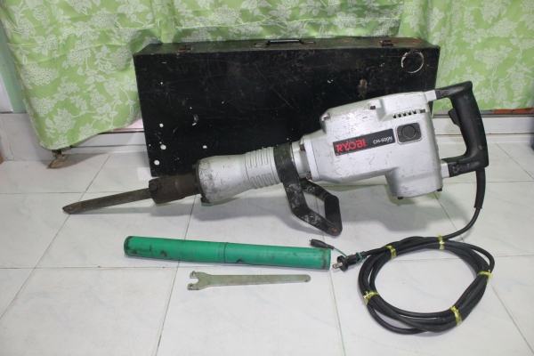 เครื่องสกัดคอนกรีตไฟฟ้าRYOBI รุ่นCH500 รุ่นใหญ่สภาพดีมากๆครับ