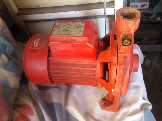 ปั๊มน้ำทนงานหนักขนาด 1 นิ้ว ใบพัดทองเหลืองใหญ่ ยี่ห้อYOSHIMA  ปั้มได้สูงและแรง( มี 2 เครื่อง)