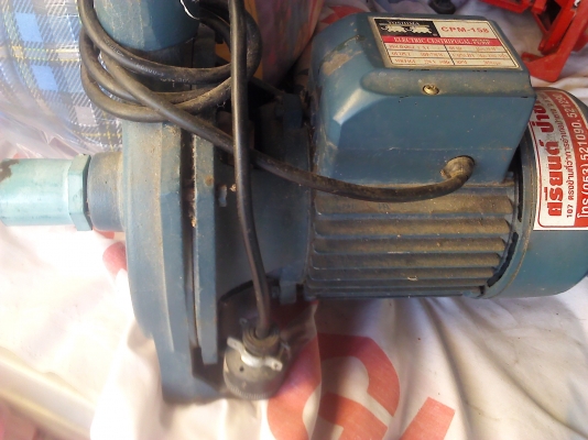 ปั๊มน้ำทนงานหนักขนาด 1 นิ้ว ใบพัดทองเหลืองใหญ่ ยี่ห้อYOSHIMA  ปั้มได้สูงและแรง( มี 2 เครื่อง)