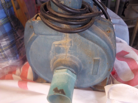 ปั๊มน้ำทนงานหนักขนาด 1 นิ้ว ใบพัดทองเหลืองใหญ่ ยี่ห้อYOSHIMA  ปั้มได้สูงและแรง( มี 2 เครื่อง)