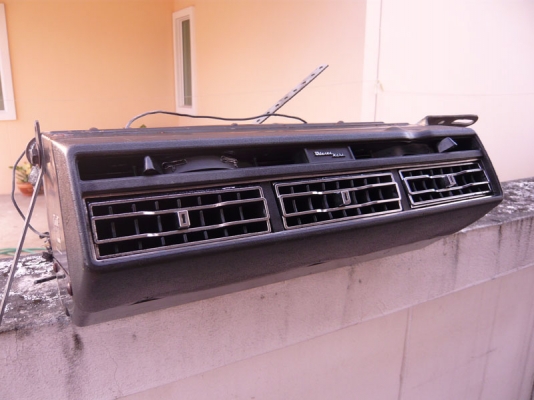 ขายตู้แอร์แขวนหน้าปรับได้แบบคลาสสิค