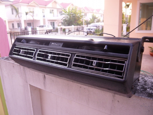 ขายตู้แอร์แขวนหน้าปรับได้แบบคลาสสิค