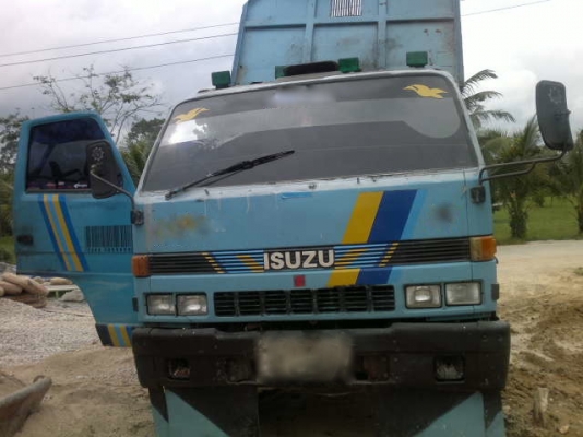 รถอีซูซุ 6 ล้อดั๊ม  KS - 21   145 แรงม้า    สนใจติดต่อ 081 - 6079515