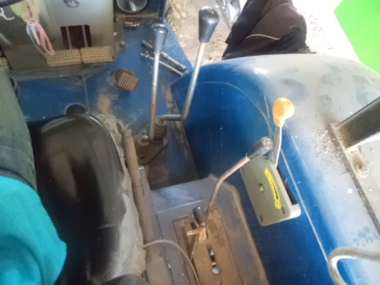 ขายรถไถฟอร์ดT90 สองเพลา มีดันน้าและผาน7 สภาพสวยพร้อมใช้งานคับ