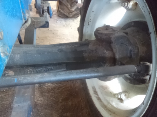 ขายรถไถฟอร์ดT90 สองเพลา มีดันน้าและผาน7 สภาพสวยพร้อมใช้งานคับ