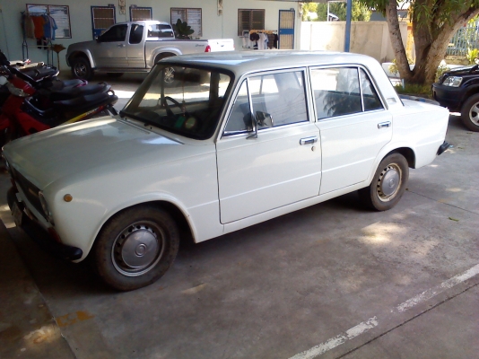 ขายเฟียต124 รถสวยน่าเก็บครับ  ปี2516 เครื่องดี วิ้งทางไกลสบายครับ