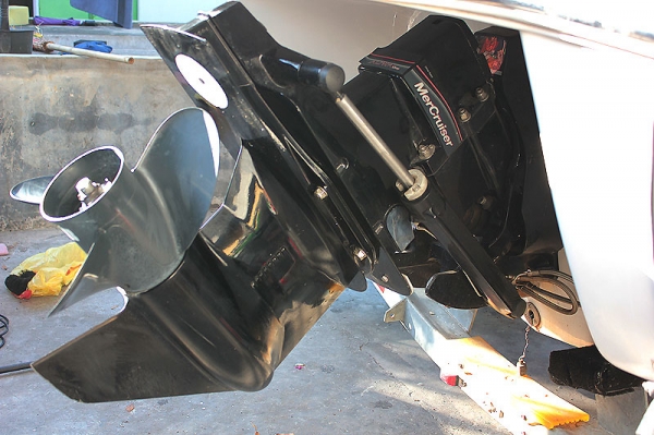 ขายเรือถูก TAHOE Q4  19ฟุ๊ต ปี2005 เครื่อง 4.3สภาพใหม่มากท้าพิสูจน์ไม่ถึง 30 ชม.