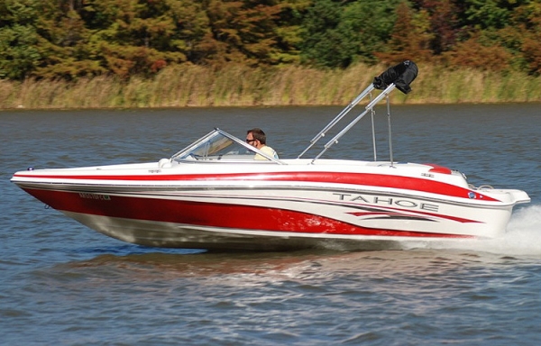 ขายเรือถูก TAHOE Q4  19ฟุ๊ต ปี2005 เครื่อง 4.3สภาพใหม่มากท้าพิสูจน์ไม่ถึง 30 ชม.