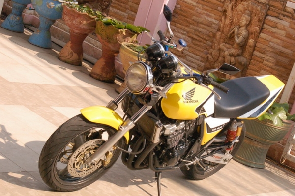 ขอขาย CB400 Y98 Version S สีเหลื่องลาย TEC3 ท่อสูตร SHOTGUN ของแต่งเพียบสภาพสวยๆ