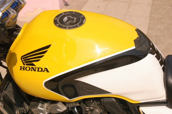 ขอขาย CB400 Y98 Version S สีเหลื่องลาย TEC3 ท่อสูตร SHOTGUN ของแต่งเพียบสภาพสวยๆ