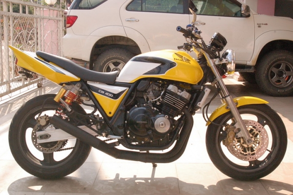 ขอขาย CB400 Y98 Version S สีเหลื่องลาย TEC3 ท่อสูตร SHOTGUN ของแต่งเพียบสภาพสวยๆ