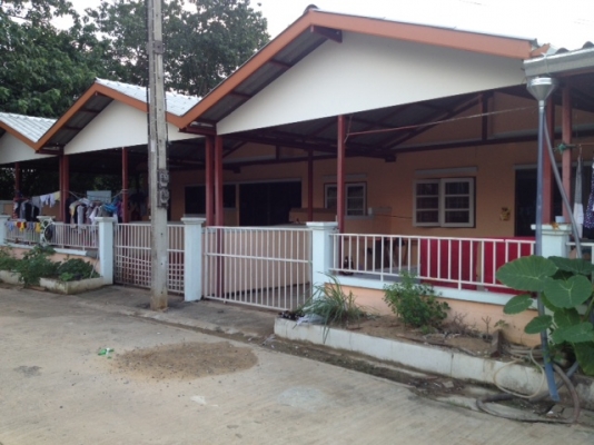 ขายที่ดินเขาใหญ่ เนื้อที่ 2 ไร่ 90 ตารางวา ติดถนนสาธารณะทั้งสองด้าน ที่ดินตั้งอยู่ ถนนมวกเหล็ก-เขาใหญ่  ห่างจากถนนธนะรัชต์ ประมาณ 15 กม. ใกล้คลองทรายรีสอร์ท อยู่ด้านหลังร้านอาหาร Ma Mokka ขายไร่ละ 7 ล้าน แบ่งขายได้/0864085619