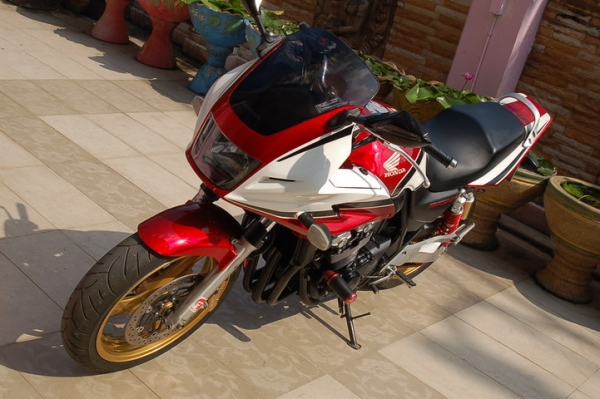 ขาย CB400 TEC3 SUPER BOL D'OR 2006 ทะเบียน ภาษี พรบ ไม่ขาดต่อ เดิมๆเครื่องสดสวยๆ