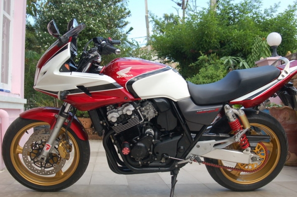 ขาย CB400 TEC3 SUPER BOL D'OR 2006 ทะเบียน ภาษี พรบ ไม่ขาดต่อ เดิมๆเครื่องสดสวยๆ